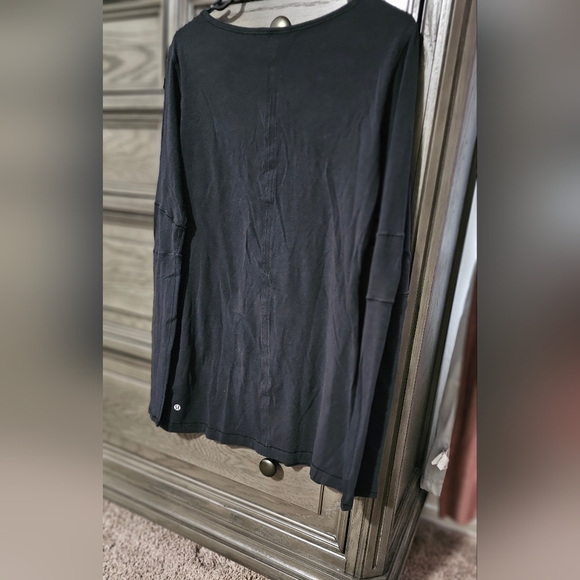 Lululemon long sleeve - Picture 3 of 6